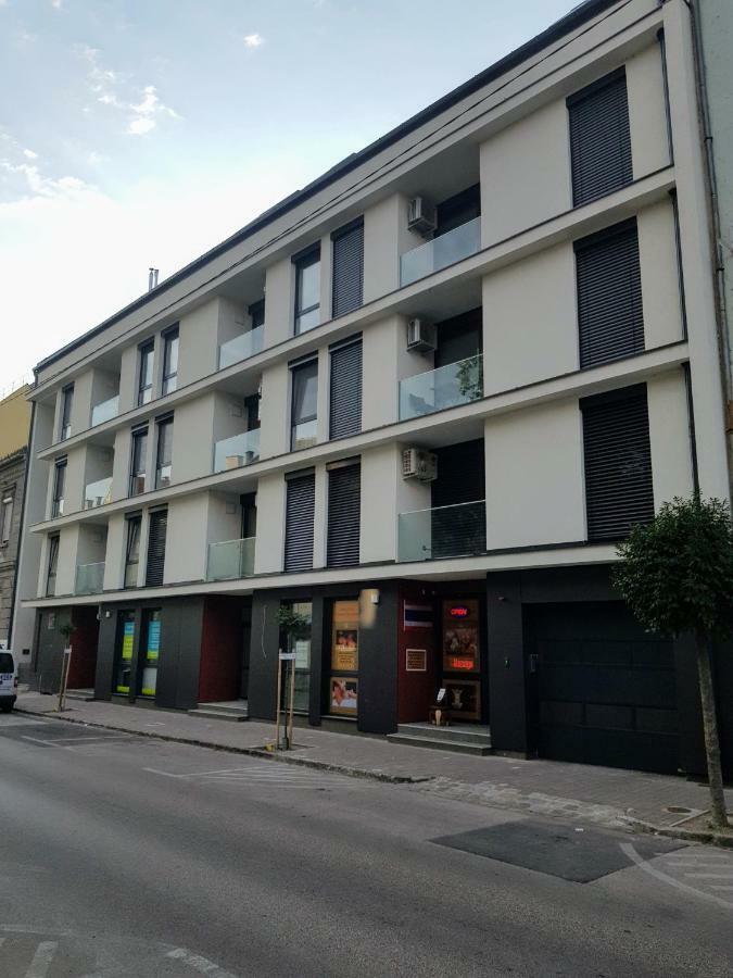 Holiday Apartman With Free Parking Gyor Ngoại thất bức ảnh