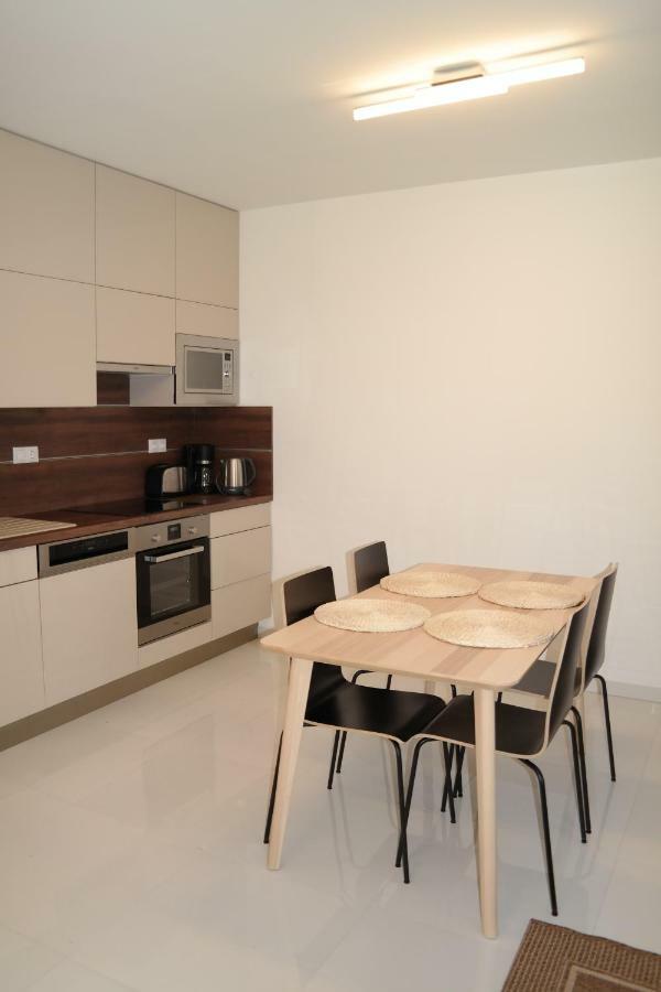 Holiday Apartman With Free Parking Gyor Ngoại thất bức ảnh