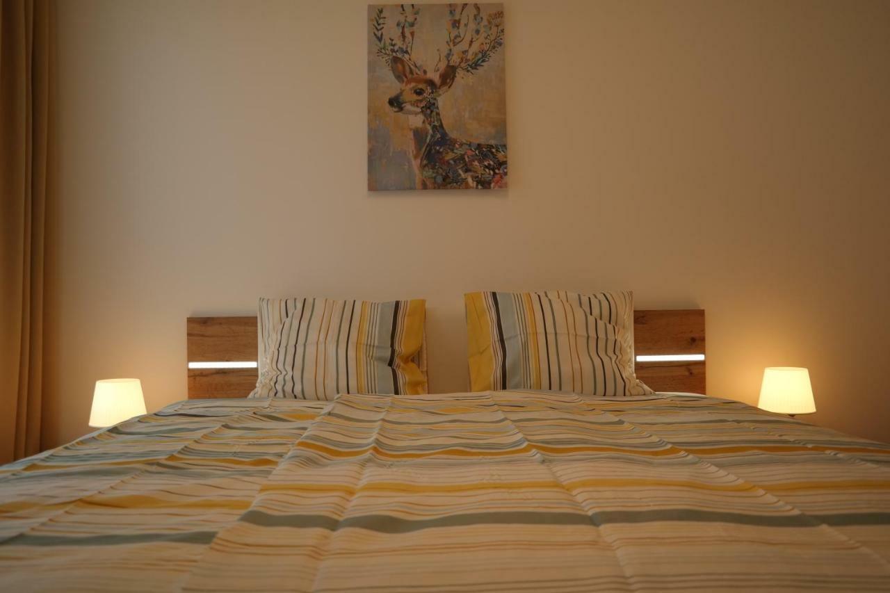 Holiday Apartman With Free Parking Gyor Ngoại thất bức ảnh