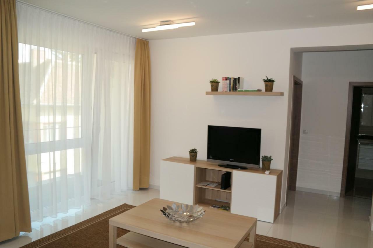Holiday Apartman With Free Parking Gyor Ngoại thất bức ảnh