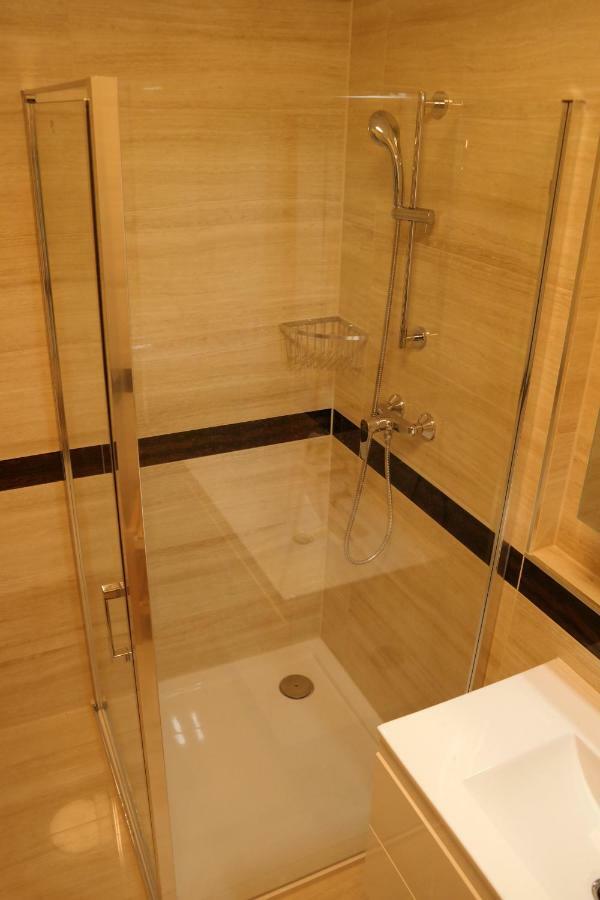 Holiday Apartman With Free Parking Gyor Ngoại thất bức ảnh
